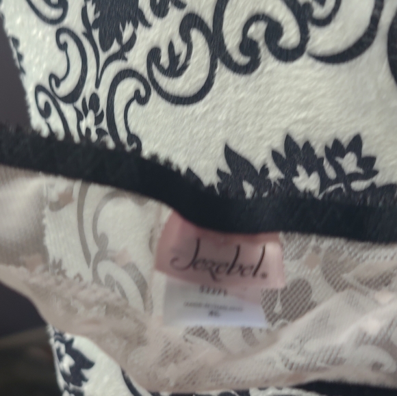 3 Piece Pink Scalloped Lingerie Set NWT - Picture 5 of 9